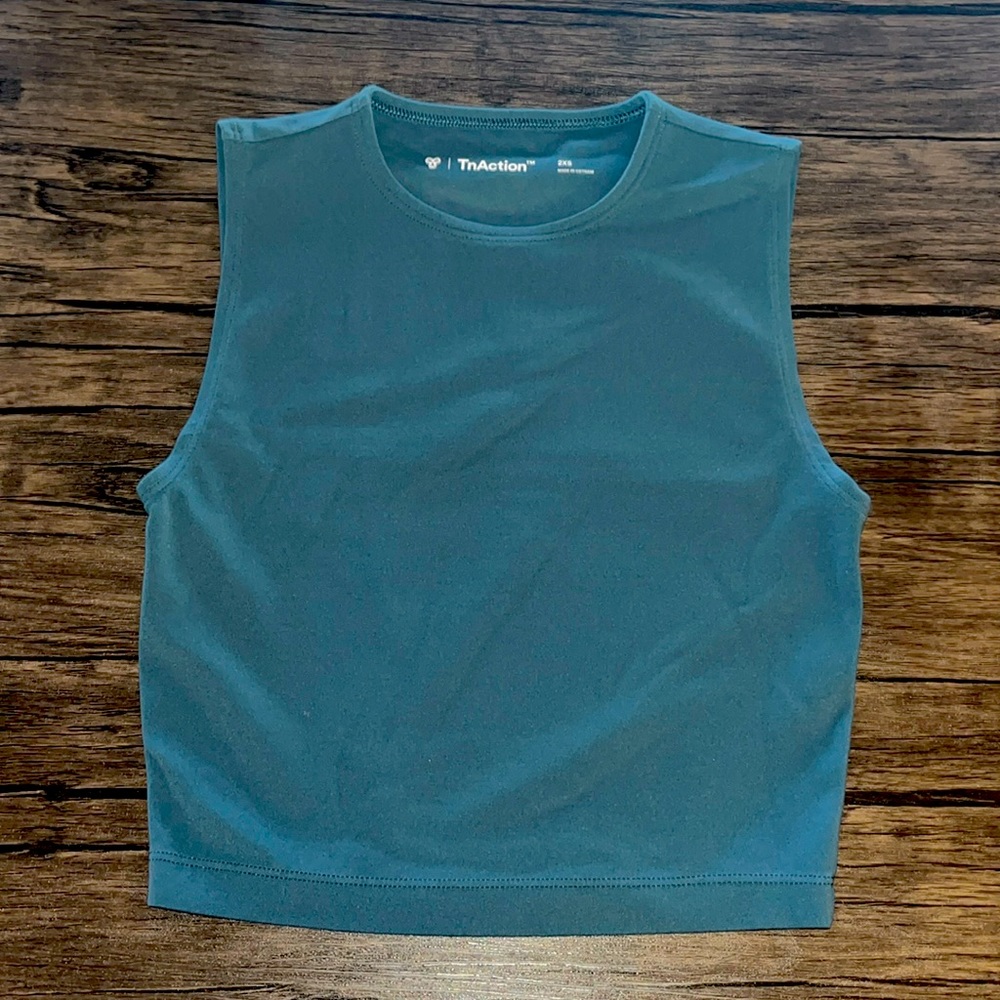 Aritzia TnAction TnaBUTTER Muscle Tank